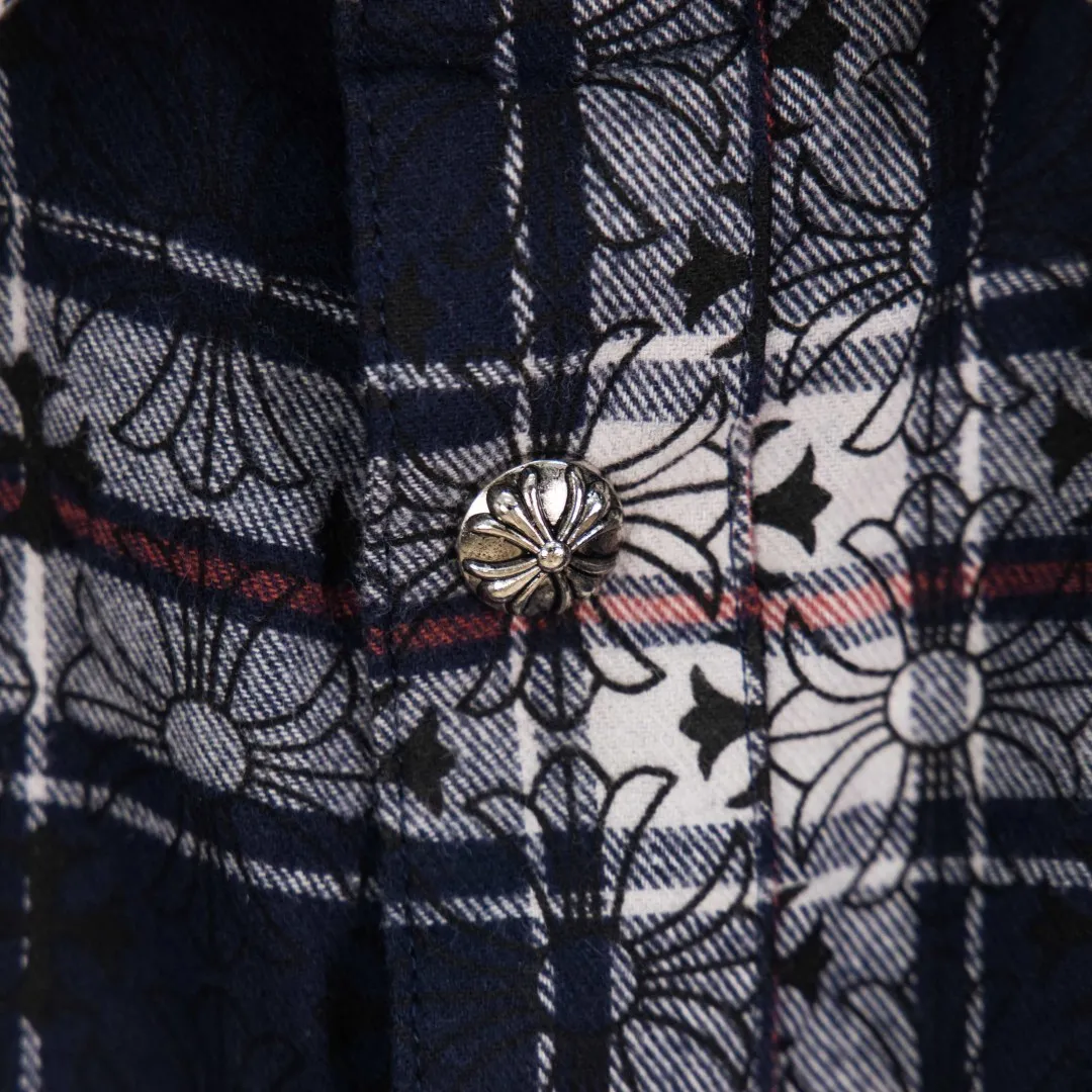 P280 💰zp version [Exclusive supply] Chrome Hearts classic cashew flower cross all-over printed jacquard long-sleeved top couple casual shirt 1️⃣Customized original jacquard fabric, high-quality pure cotton jacquard plaid fabric, soft and comfortable to the touch, a very high-quality fabric! 2️⃣The details of the workmanship are perfectly controlled. The lining is made of vest hemming, and the cuffs are made of double cross leather labels. It is different from the ordinary version. The collar is also designed with interlining, which shows high-end fashion and personality. The style is fashionable, simple and elegant, and it is a very versatile jacket! 4⃣️Complete accessories, all customized with original versions! Same style for men and women Color: Cashew Purple Size: S M L XL Number: SG10485
